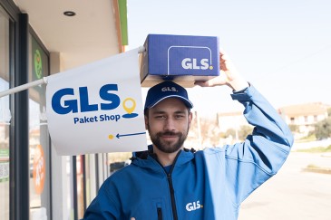 GLS PaketShops in Deutschland Zusteller vor Shop