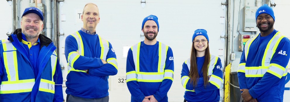 Groupe d'employés souriants