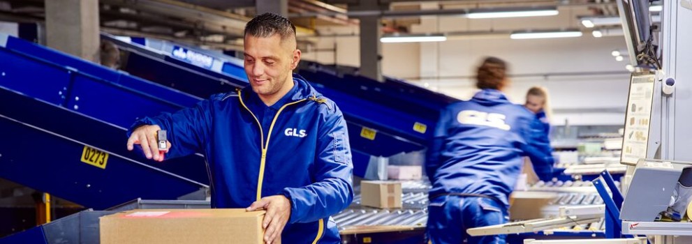 GLS personel managing parcels