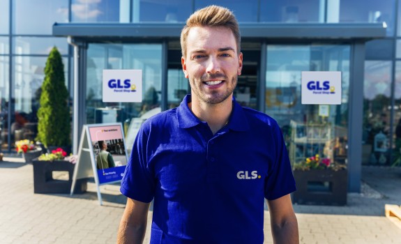 Delivery driver close-up 